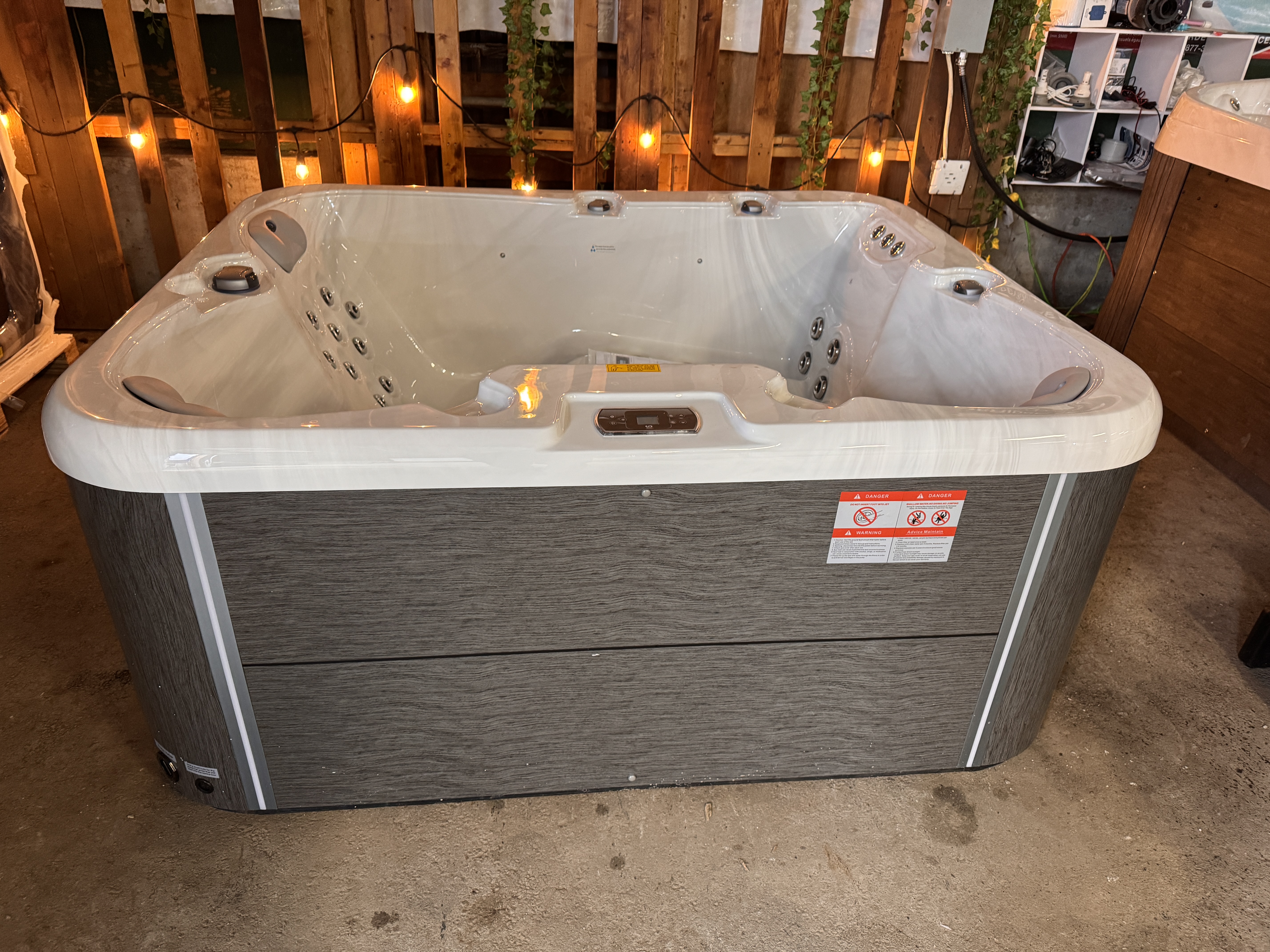 Refurbished 7-Person Hot Tub